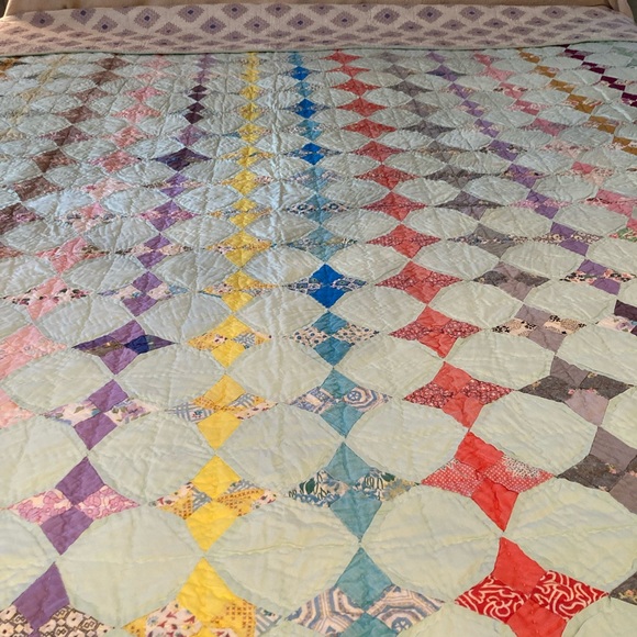 VGUC Hand Stitched Quilt - Picture 2 of 3